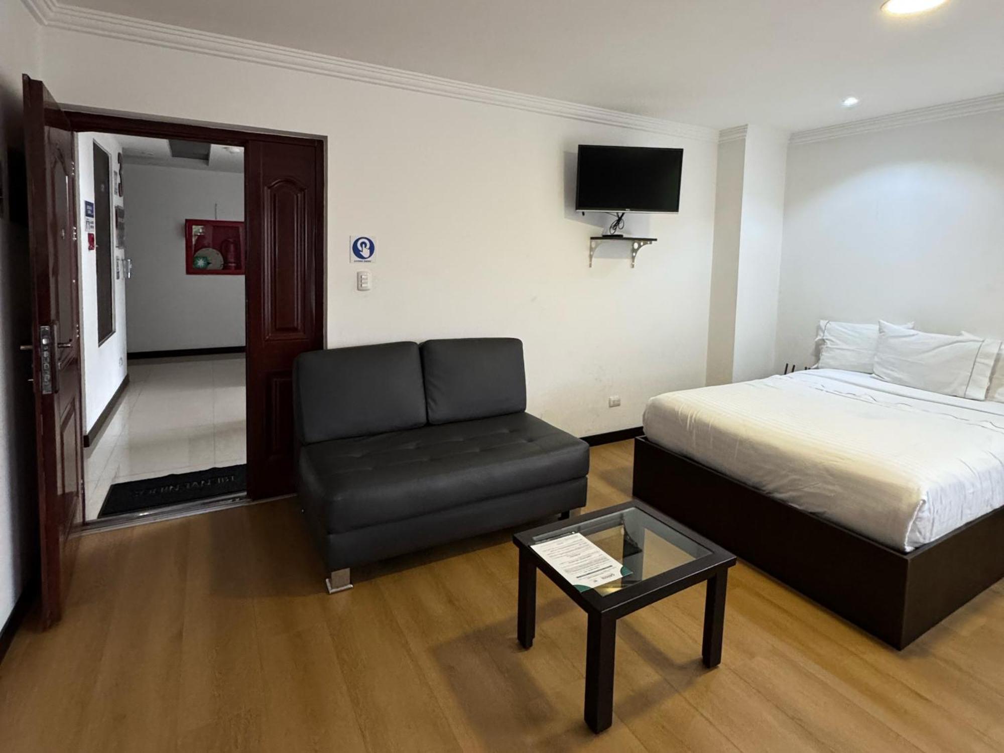 Gaviota Apartments & Suites Cuenca Exterior photo
