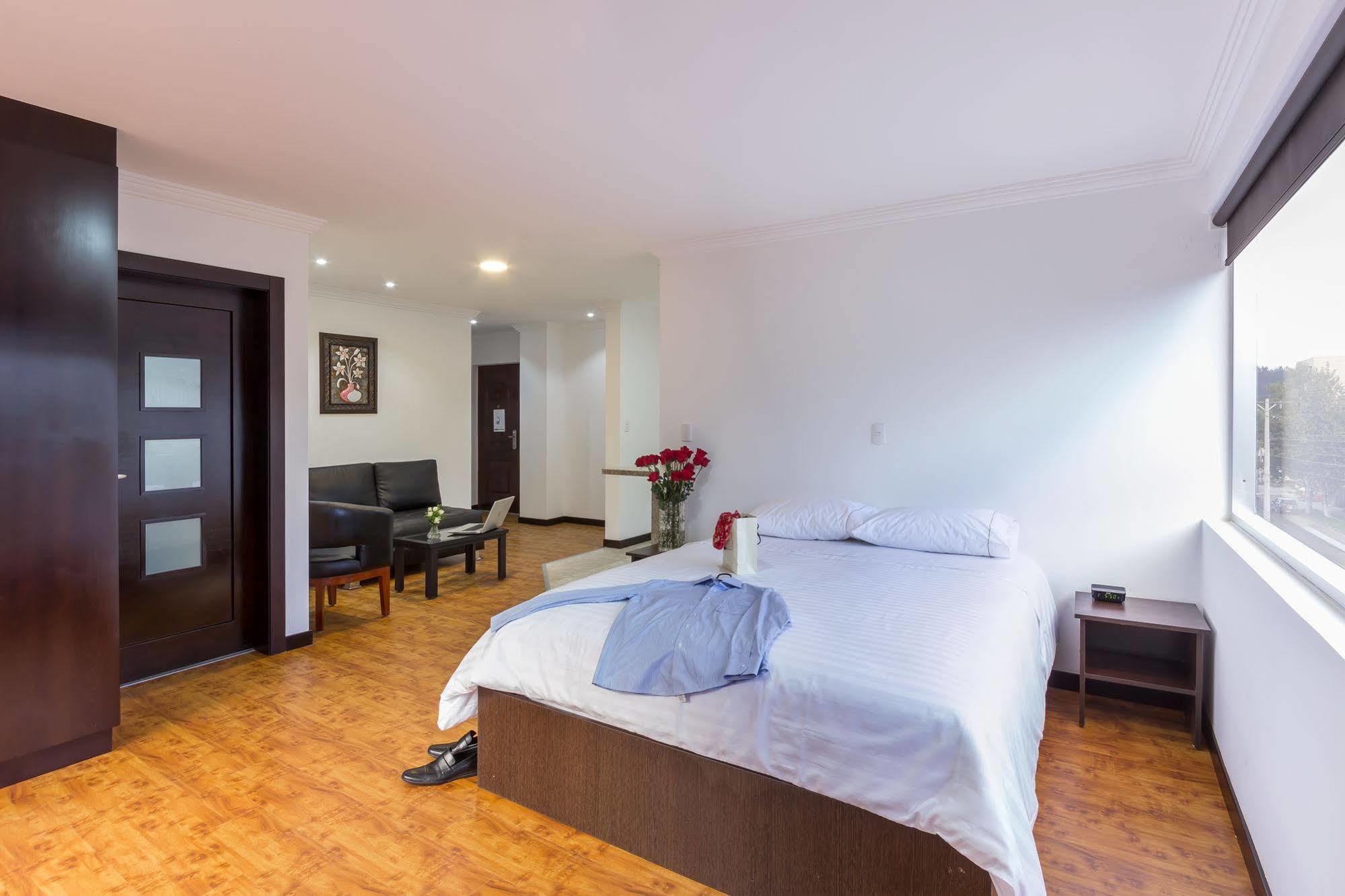 Gaviota Apartments & Suites Cuenca Exterior photo